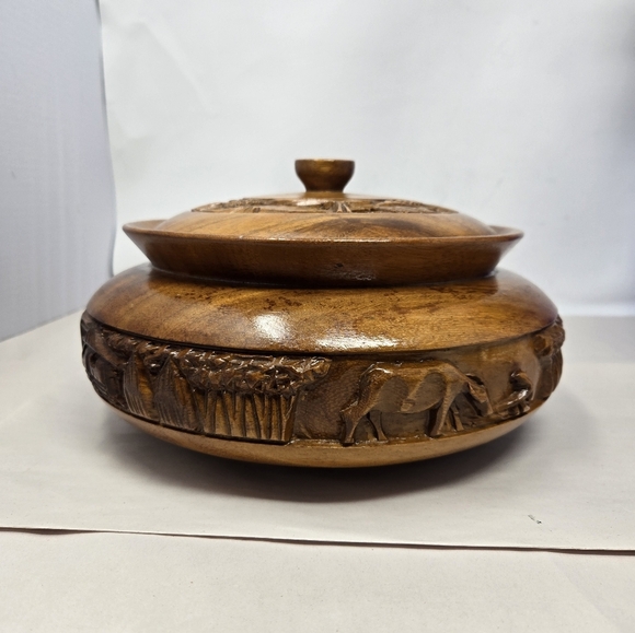 Beautifully Hand Carved 1969 Wood Bowl With Lid Asian Philippines Farm Life - Picture 4 of 15